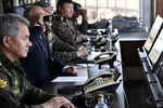 Президент России Владимир Путин и министр обороны Сергей Шойгу в командном пункте на забайкальском полигоне «Цугол» во время военных маневров «Восток-2018», 13 сентября 2018 года