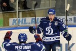 Денис Мосалев принимает поздравления от Дмитрия Пестунова