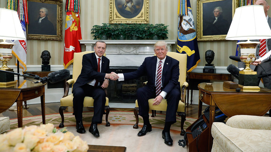Президент Турции Реджеп Тайип Эрдоган и президент США Дональд Трамп во время встречи в Белом доме, 16 мая 2017 года