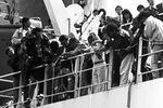 Сахалинская область. Траурная церемония на месте гибели в 1983 году южнокорейского авиалайнера, 15 сентября 1993 года