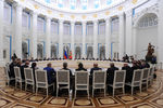 Во время совместного заседания Совета при президенте Российской Федерации по развитию физической культуры и спорта и организационного комитета «Россия-2018» по подготовке и проведению чемпионата мира. 8 декабря 2015.