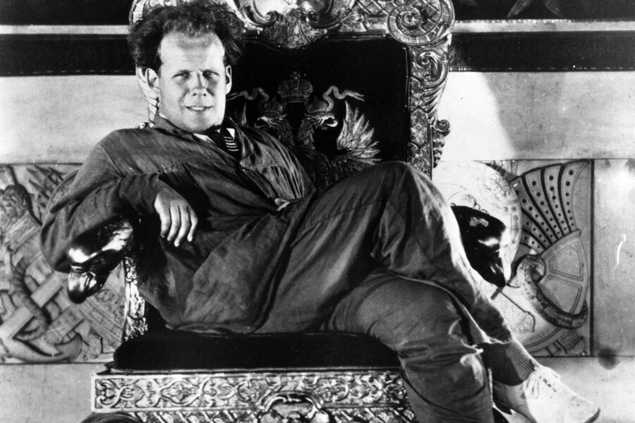 Сергей Эйзенштейн во время перерыва на&nbsp;съемках фильма &laquo;Октябрь&raquo;, 1927&nbsp;год