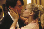 <b>“Шоугелз” (1995)</b>
<br><br>
Не самый лучший проект в фильмографии Маклахлена, при этом все равно важный в контексте его карьеры. В “Шоугелз”, эпатажной эротической мелодраме Пола Верховена, актер сыграл руководителя постановки для взрослых в фешенебельном отеле Лас-Вегаса. За участие в картине артист был номинирован на антипремию “Золотая Малина” – вроде как плохо, а вроде как все познается в сравнении: номинация актера так и осталась номинацией, а вот в других антикатегориях лента и все к ней причастные свои заслуженные “Малины” получили.
