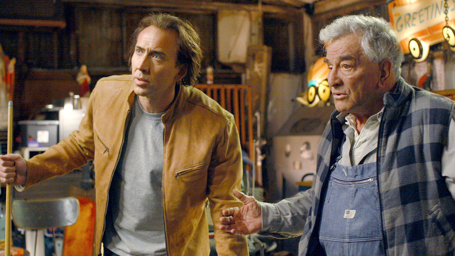 Николас Кейдж и Питер Фальк в фильме «Пророк» (2007)