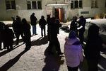 На месте пожара в девятиэтажном жилом доме в Екатеринбурге, 12 января 2021 года