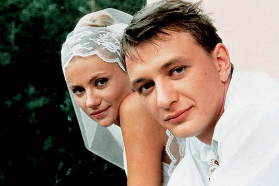 Марат Башаров и Мария Миронова в&nbsp;фильме &laquo;Свадьба&raquo; (2000)