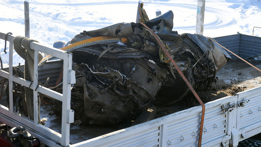 Транспортировка фрагментов пассажирского самолета Ан-148 в Раменском районе Подмосковья с места крушения, 13 февраля 2018 года
