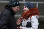 Родственники шахтеров на территории шахты им. Засядько