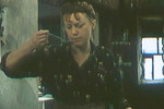 <b>«Уроки французского», Евгений Ташков (1978)</b>
<br><br>
Сюжет «Уроков французского» разворачивается после войны. Мать (Галина Яцкина) отправляет 11-летнего Володю (Михаил Егоров) из деревни учиться в райцентр. Там он селится у тети Нади (Талызина), которая потеряла мужа и одна воспитывает троих детей. Один из сыновей тети подворовывает у Володи еду, он голодает, и молодая учительница французского (Татьяна Ташкова) пытается накормить мальчика под предлогом дополнительных занятий.