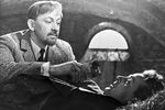<b>«Гиперболоид инженера Гарина» (1965), реж. Александр Гинцбург</b>
<br><br>Следующей важной работой в карьере Евгения Евстигнеева становится главная роль в приключенческой фантастике «Гиперболоид инженера Гарина» по одноименному роману Алексея Толстого. Экранизация рассказывает об инженере Петре Гарине, который решил воспользоваться трудами своего коллеги и создать оружие разрушительной силы, чтобы стать правителем мира. И хотя поначалу прессу возмутила упрощенность сюжета книги, критики оценили визуальное решение и достоверную игру Евстигнеева