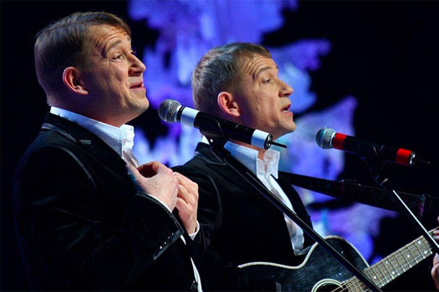 Братья Пономаренко во время выступления, 2011&nbsp;год