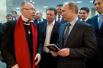 Вячеслав Зайцев и президент РФ Владимир Путин на выставке продукции легкой промышленности в культурно-выставочном комплексе «Русский дом», 2013 год