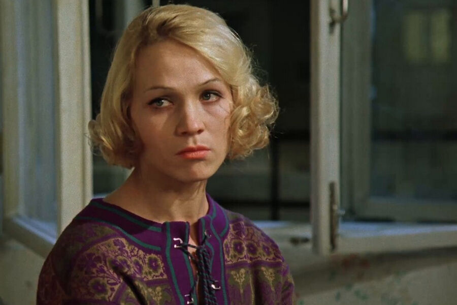 <b>&laquo;Афоня&raquo; (1975)</b>
<br><br>
Режиссер картины Георгий Данелия после еще не раз будет работать с&nbsp;Ниной Руслановой. Она снялась у&nbsp;него в&nbsp;сказке «Слезы капали» и в&nbsp;эпизоде фильма «Кин-дза-дза».
