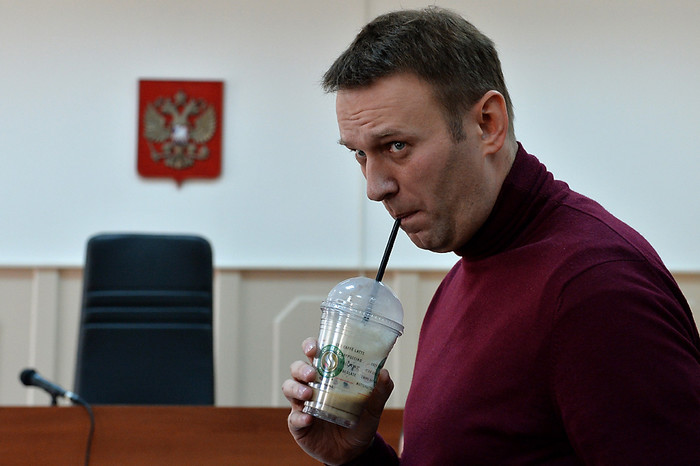 Алексей Навальный (включен в список террористов и экстремистов) во время рассмотрения ходатайства следствия о&nbsp;его домашнем аресте в&nbsp;Басманном суде Москвы