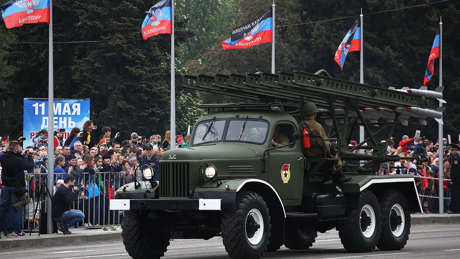 Боевая машина БМ-13 &laquo;Катюша&raquo; во время военного парада, посвященного 72-й годовщине Победы в&nbsp;Великой Отечественной войне в&nbsp;центре Донецка