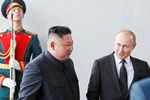 Президент России Владимир Путин и глава КНДР Ким Чен Ын во время встречи на острове Русский, 25 апреля 2019 год