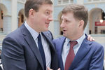 Вице-спикер Совета Федерации РФ, секретарь генерального совета партии «Единая Россия» Андрей Турчак и губернатор Хабаровского края Сергей Фургал (слева направо) перед выступлением президента РФ Владимира Путина с ежегодным посланием к Федеральному Собранию РФ в Гостином дворе, 2019 год