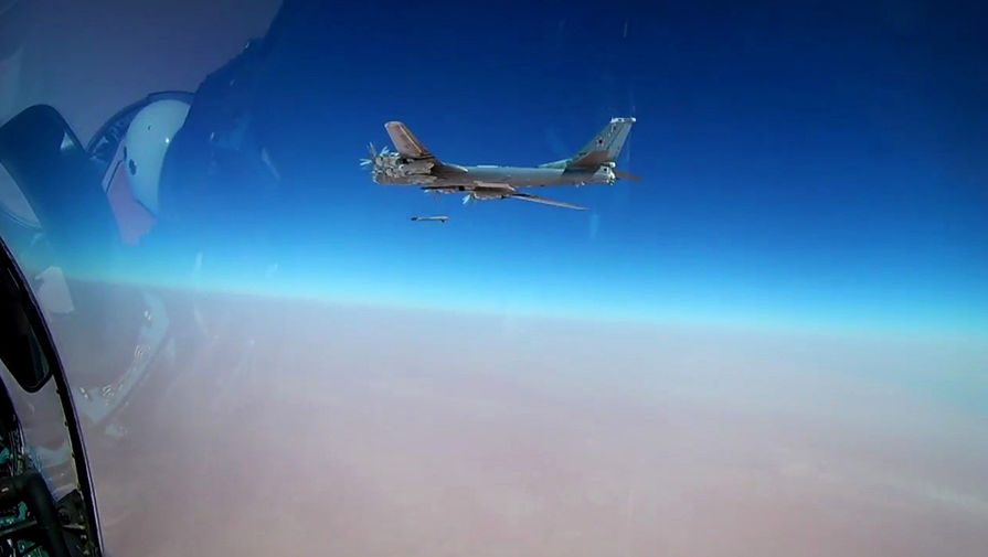Пуск бомбардировщиком Ту-95МС крылатой ракеты Х-101