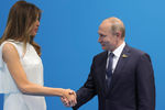 Первая леди США Меланья Трамп и президент России Владимир Путин, 7 июля 2017 года