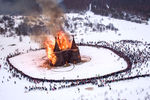 Сожжение арт-объекта &laquo;Башня вакцинация&raquo; художника Николая Полисского на&nbsp;праздновании Масленицы в&nbsp;арт-парке &laquo;Никола-Ленивец&raquo;, Калужская область, 13&nbsp;марта 2021&nbsp;года