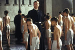 Кадр из фильма «Песня для изгоя» (2003)