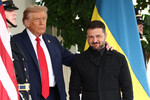 Президент США Дональд Трамп и президент Украины Владимир Зеленский во время встречи, 18 августа 2025 года