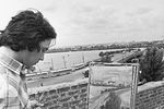 Ренат Ибрагимов рисует пейзажи во время отдыха, 1980 год