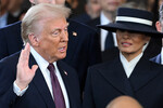 Во время церемонии инаугурации Дональда Трампа в ротонде Капитолия США, 20 января 2025 года