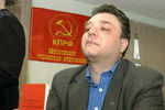Андрей Брежнев, внук Леонида Ильича Брежнева, во время получения партбилета КПРФ в Москве, 2004 год