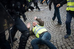 Протесты против повышения цен на топливо в Париже, 24 ноября 2018 года