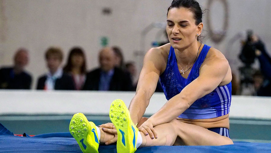Двукратная олимпийская чемпионка по&nbsp;прыжкам с&nbsp;шестом Елена Исинбаева во время разминки перед&nbsp;первыми соревнованиями после возобновления карьеры на&nbsp;Кубке губернатора Волгоградской области