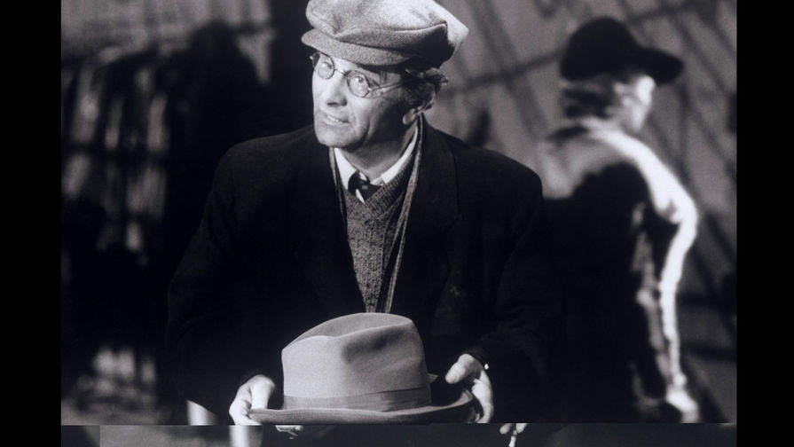 Питер Фальк в фильме «Небо над Берлином» (1987)