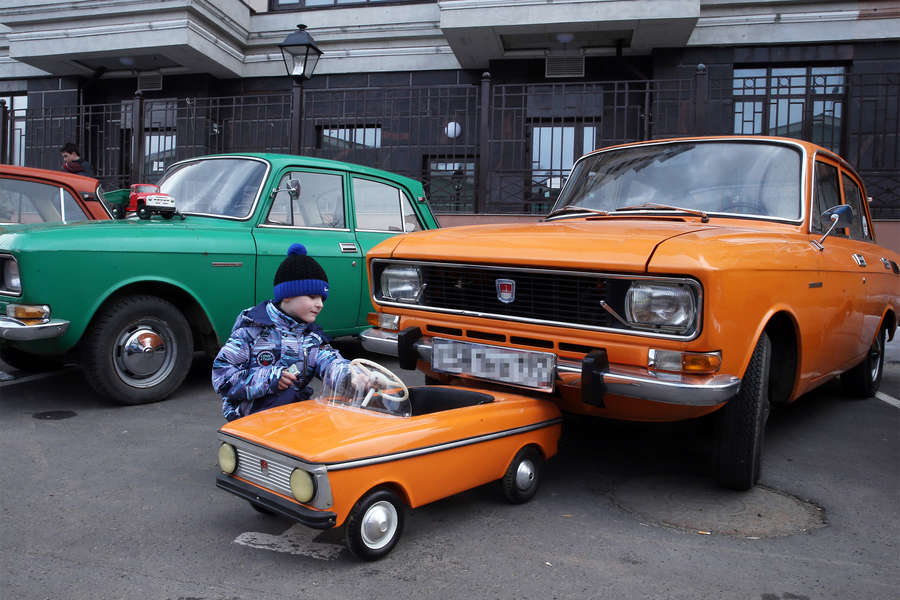 Автомобили &laquo;Москвич-2140&raquo; на&nbsp;фестивале &laquo;Москвичу &mdash; 70&nbsp;лет&raquo;, 2017&nbsp;год