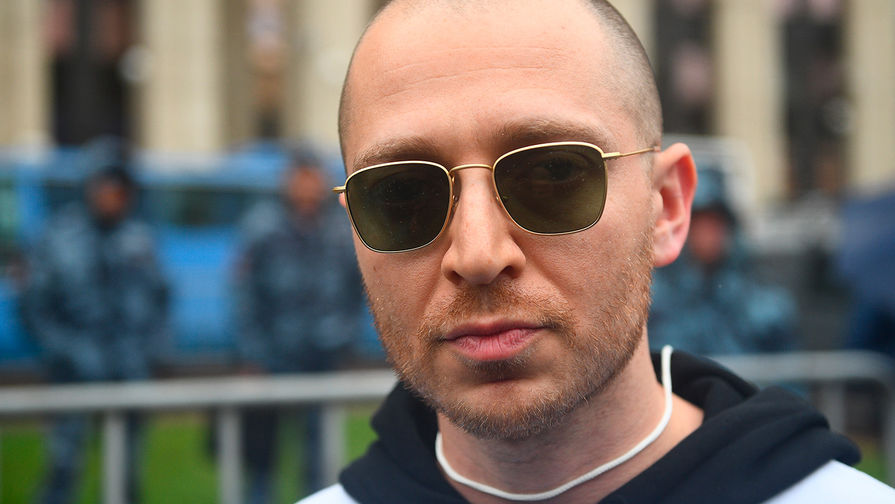 Рэп-исполнитель Оксимирон (Oxxxymiron) на митинге в поддержку незарегистрированных кандидатов в Мосгордуму на проспекте Академика Сахарова в Москве