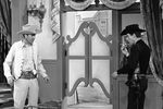 Карл Райнер и Дик Ван Дайк во время репетиции сцены для ситкома «The Dick Van Dyke Show» для CBS, 1966 год
