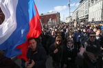 Участники акции оппозиции против коррупции во время шествия по Тверской улице, 26 марта 2017 года