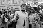 Роджер Мур на премьере фильма «Шпион, который меня любил» на Каннском кинофестивале, 1977 год 