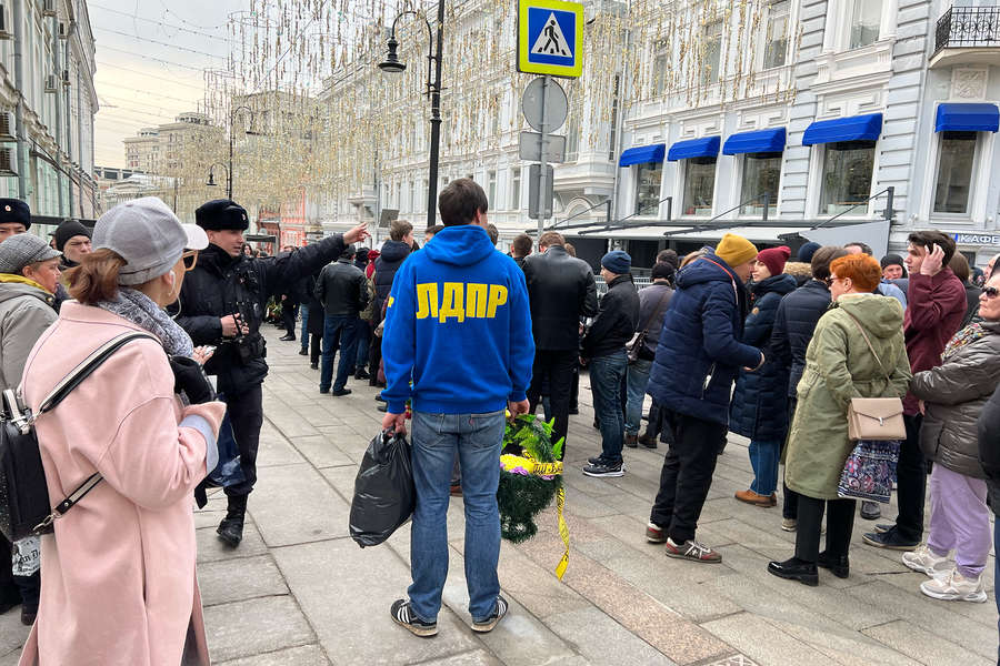 Перед&nbsp;церемонией прощания с&nbsp;лидером ЛДПР Владимиром Жириновским в&nbsp;Колонном зале Дома союзов в&nbsp;Москве, 8&nbsp;апреля 2022&nbsp;года