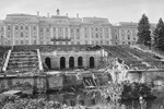 Большой каскад в Петергофе, разрушающийся из-за нехватки средств на реставрацию, 1992 год
