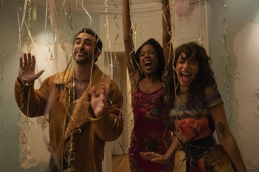 <b>«Я люблю Лос-Анджелес» (I Love LA) — 1 сезон, созд. Рэйчел Сеннотт</b>
<br><br>
<b>Где и когда смотреть:</b> на HBO — с 2 ноября (3 ноября по московскому времени)
<br><br>
Комедийный проект актрисы и комика Рэйчел Сеннотт («Тела, тела, тела», «Неудачницы») про воссоединение компании старых друзей спустя несколько лет, проведенных порознь. В актерском составе — сама Сеннотт, Джош Хатчерсон («Голодные игры») и Элайджа Вуд («Властелин колец»).