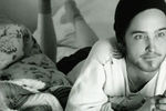 Аарон Пол в клипе на трек White Trash Beautiful рэпера Everlast (2003)