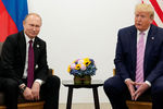 Президент России Владимир Путин и президент США Дональд Трамп во время встречи на полях саммита G20 в Осаке, 28 июня 2019 года