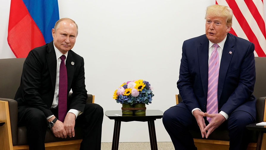Президент России Владимир Путин и президент США Дональд Трамп во время встречи на полях саммита G20 в Осаке, 28 июня 2019 года