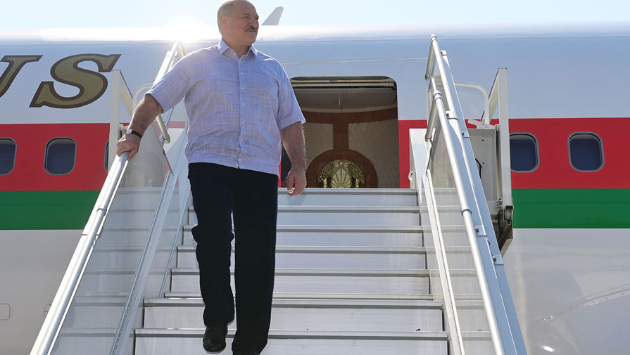 Президент Белоруссии Александр Лукашенко в аэропорту Сочи во время визита в Россию, 14 сентября 2020 года