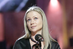 Актриса Мария Миронова с наградой «Золотая маска» за работу в спектакле «Федра. Золотой колос», 2007 год