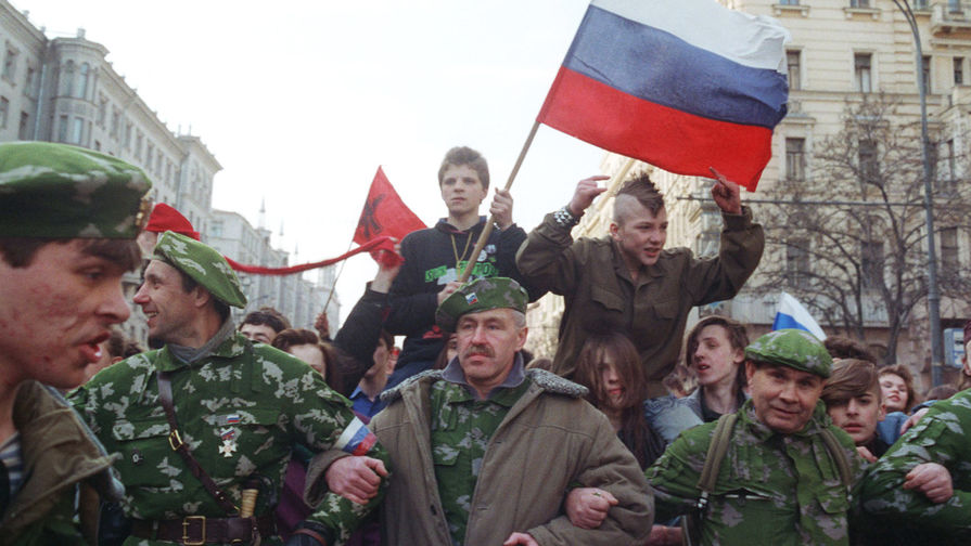Сторонники Бориса Ельцина на&nbsp;Пушкинской площади в&nbsp;Москве, 21 апреля 1993 года
