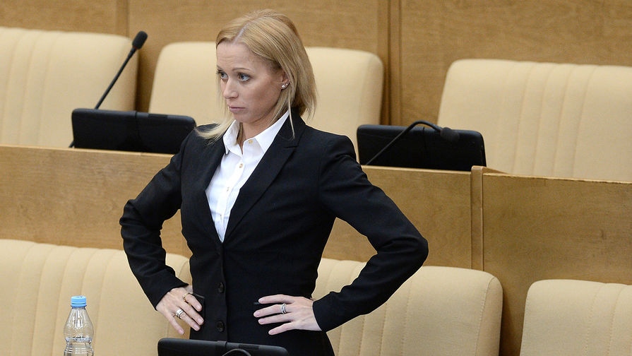 Елена Бережная на пленарном заседании Государственной Думы РФ, 2016 год