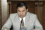 Секретарь Совета безопасности Александр Лебедь на совещании по урегулированию проблем в Чеченской Республике, 1996 год