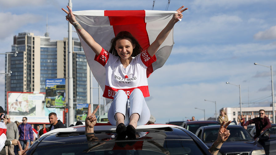 Участница оппозиционного «Марша героев» в Минске, 13 сентября 2020 года