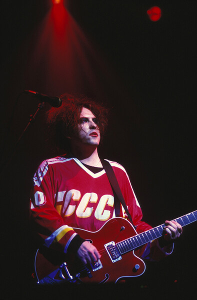 Роберт Смит в&nbsp;составе группы The Cure на&nbsp;концерте в&nbsp;Арле, Франция, 1996&nbsp;год